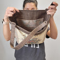 Load image into Gallery viewer, Interior of vintage flower seed tote bag with 2 slip pockets.