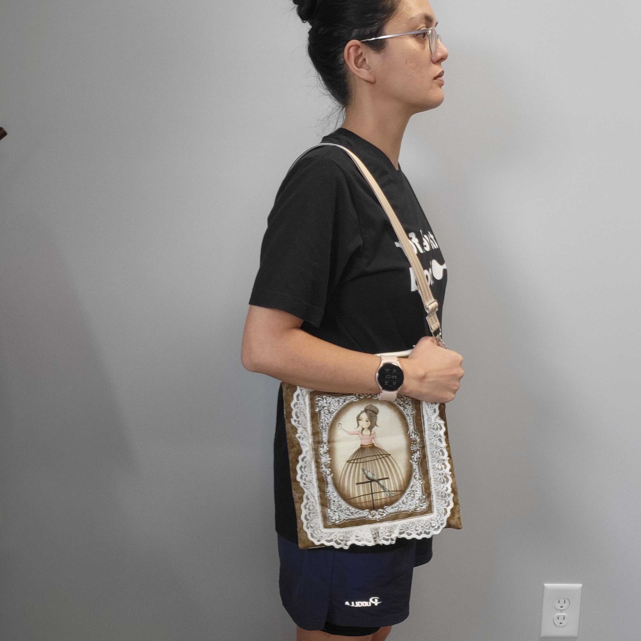 Person wearing the musical lady purse on a shoulder.