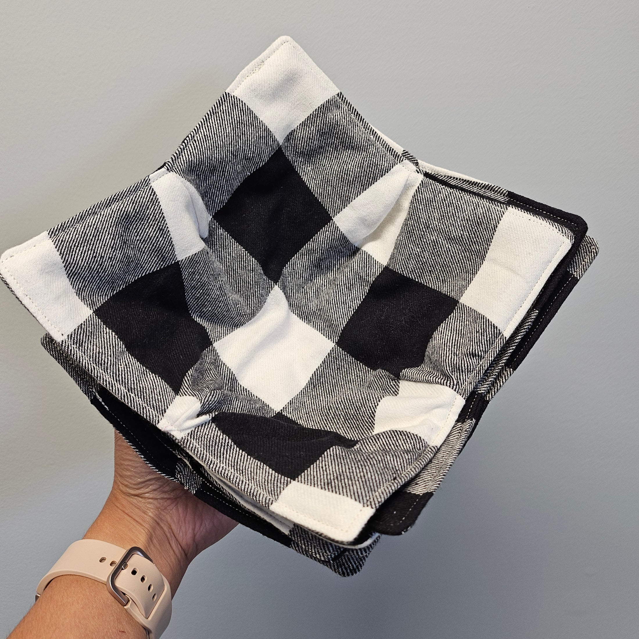 Black and white microwaveable bowl cozies.
