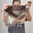Load image into Gallery viewer, Interior of vintage flower seed tote bag with 2 slip pockets.
