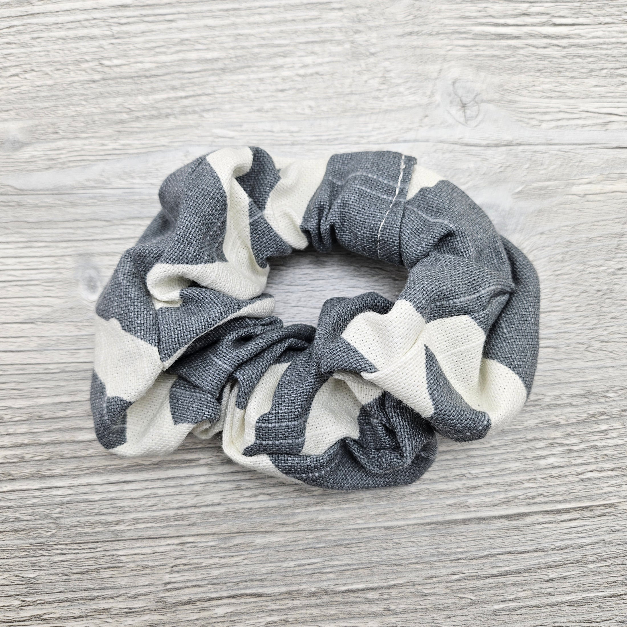 Gray and white scrunchie. 