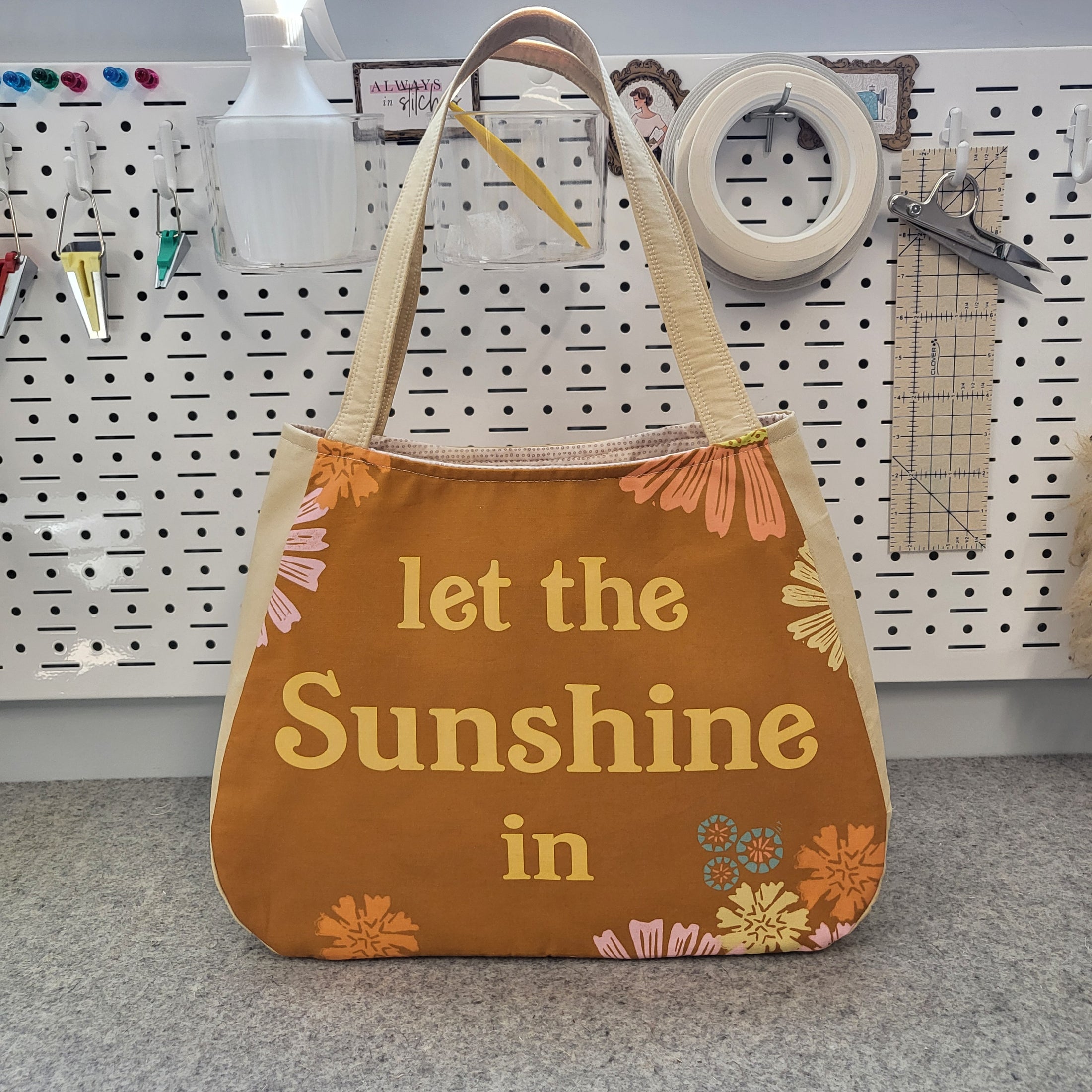 Let the sunshine in shoulder bag.