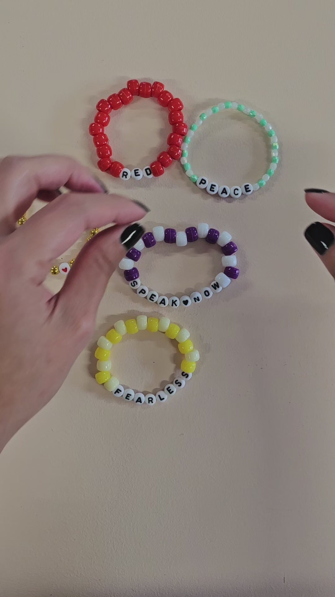 Video of the swiftie friendship bracelets.