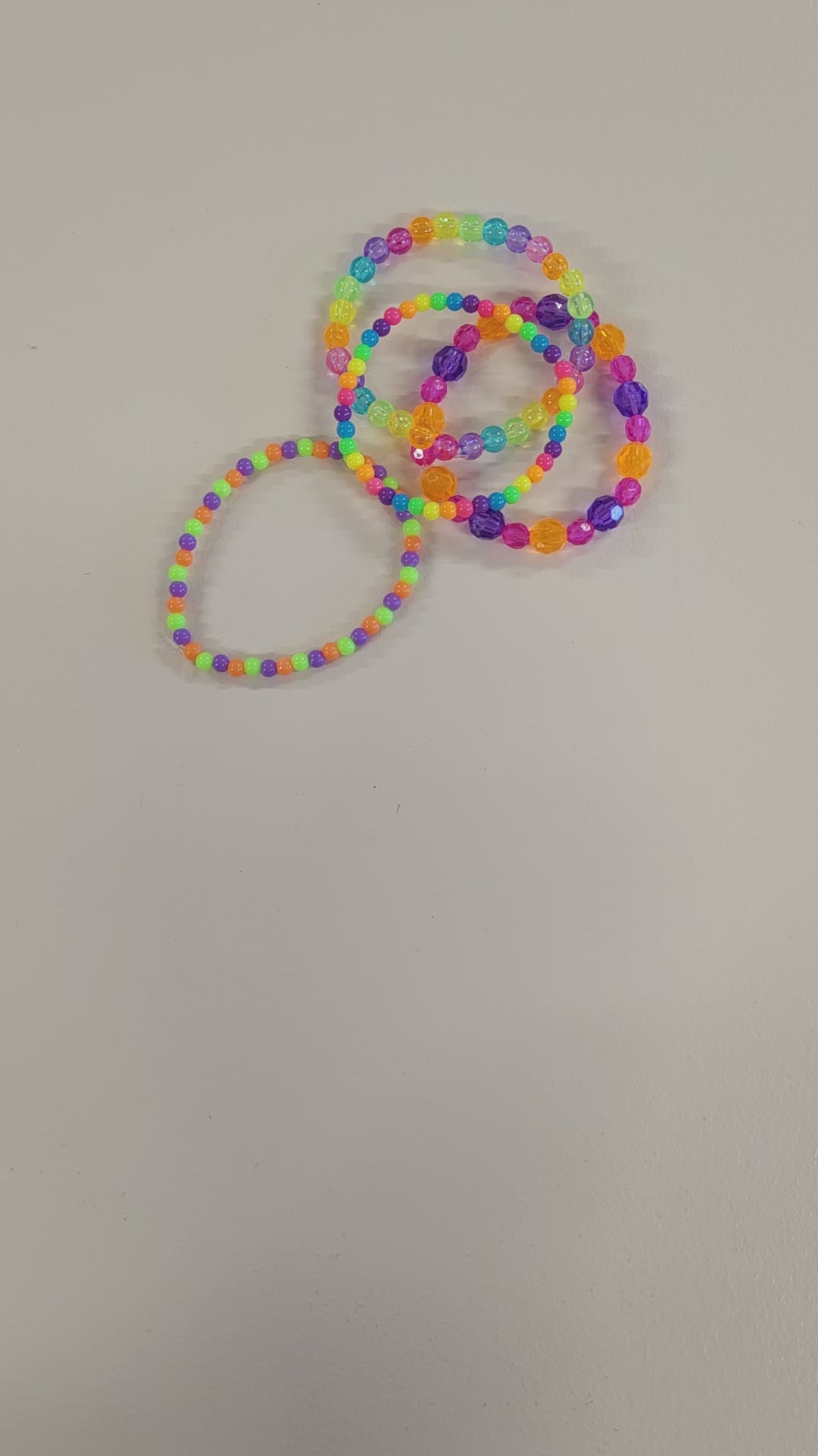 Video of the colorful beads stretch bracelets. 