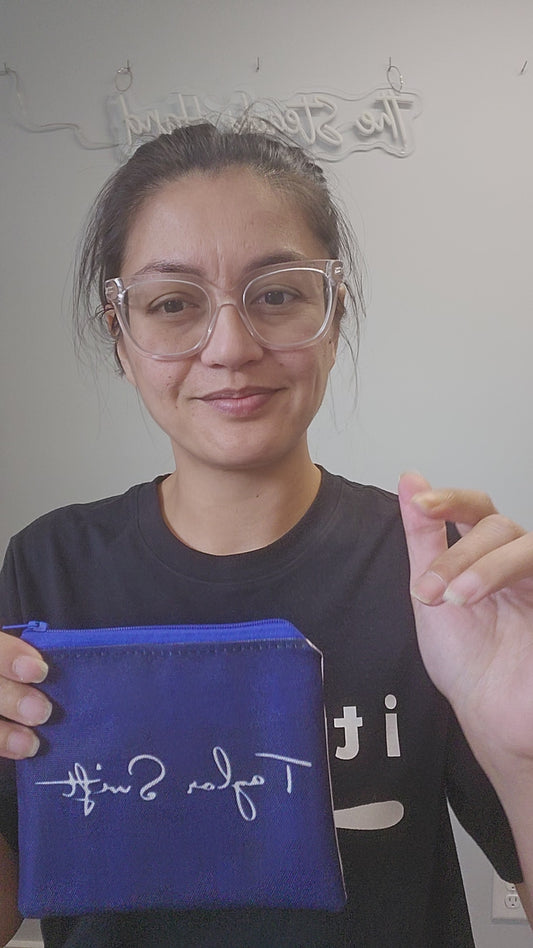 Video of the swiftie zipper pouch with a blue zipper. 