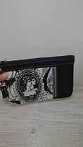 Load and play video in Gallery viewer, Video of the Cameo zippy clutch.
