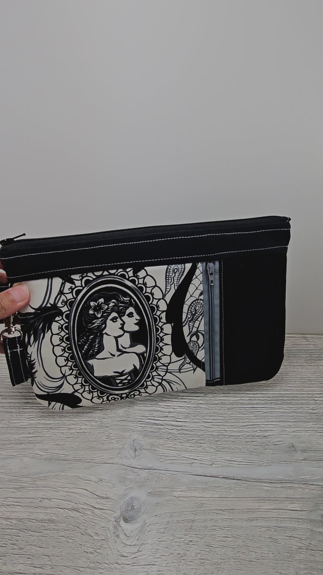 Video of the Cameo zippy clutch.