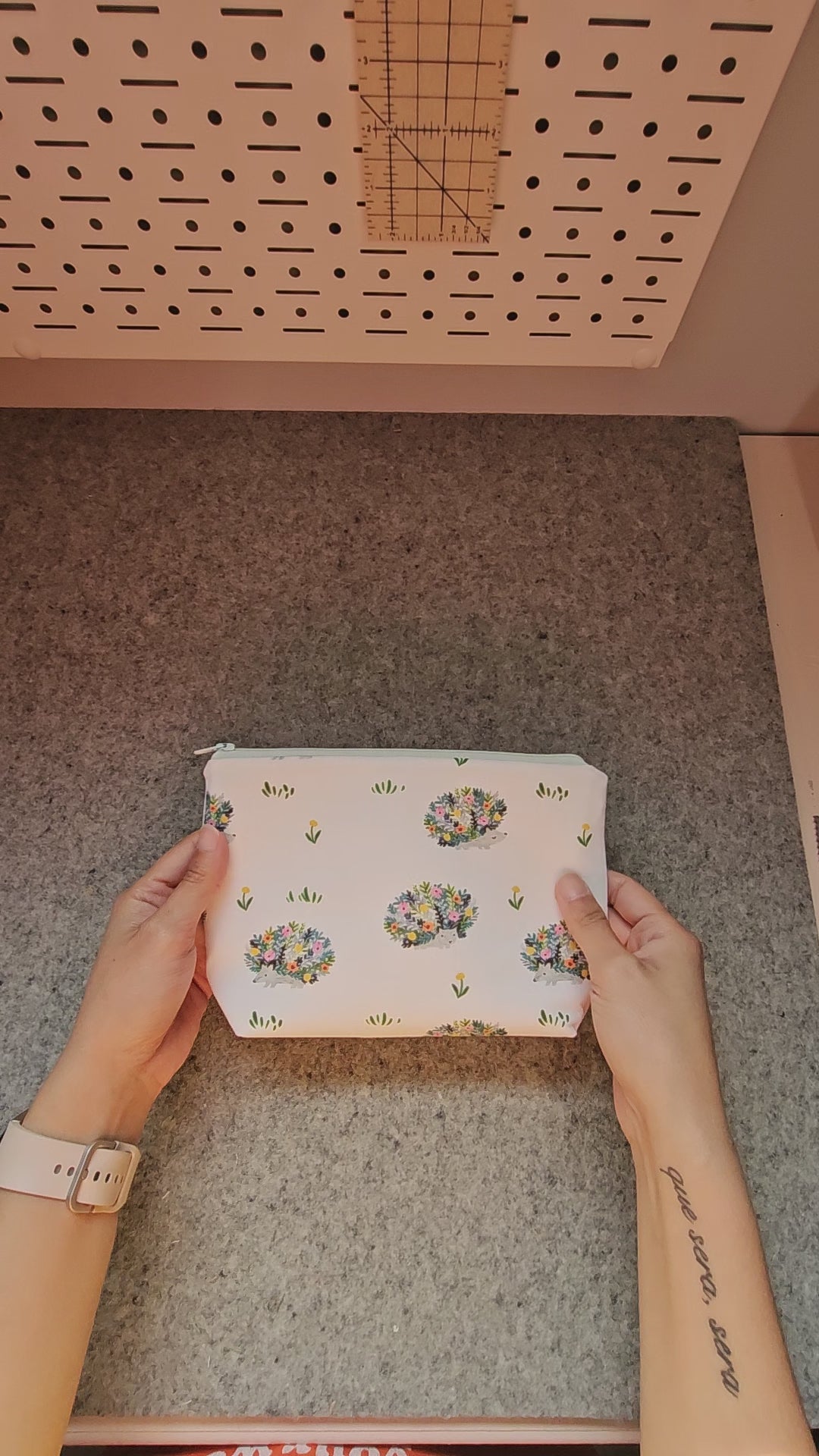 Video of the Porcupine flowers zipper pouch.