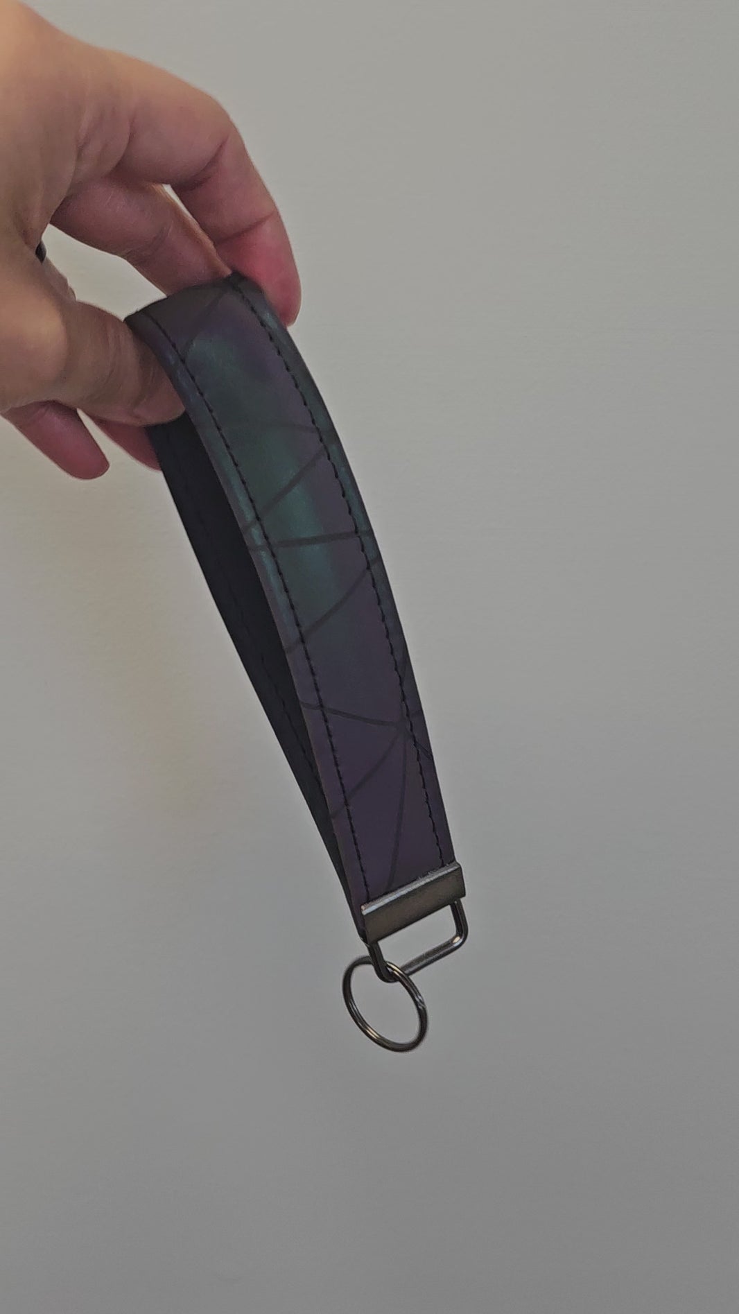 Short video of rainbow reflective key fob.