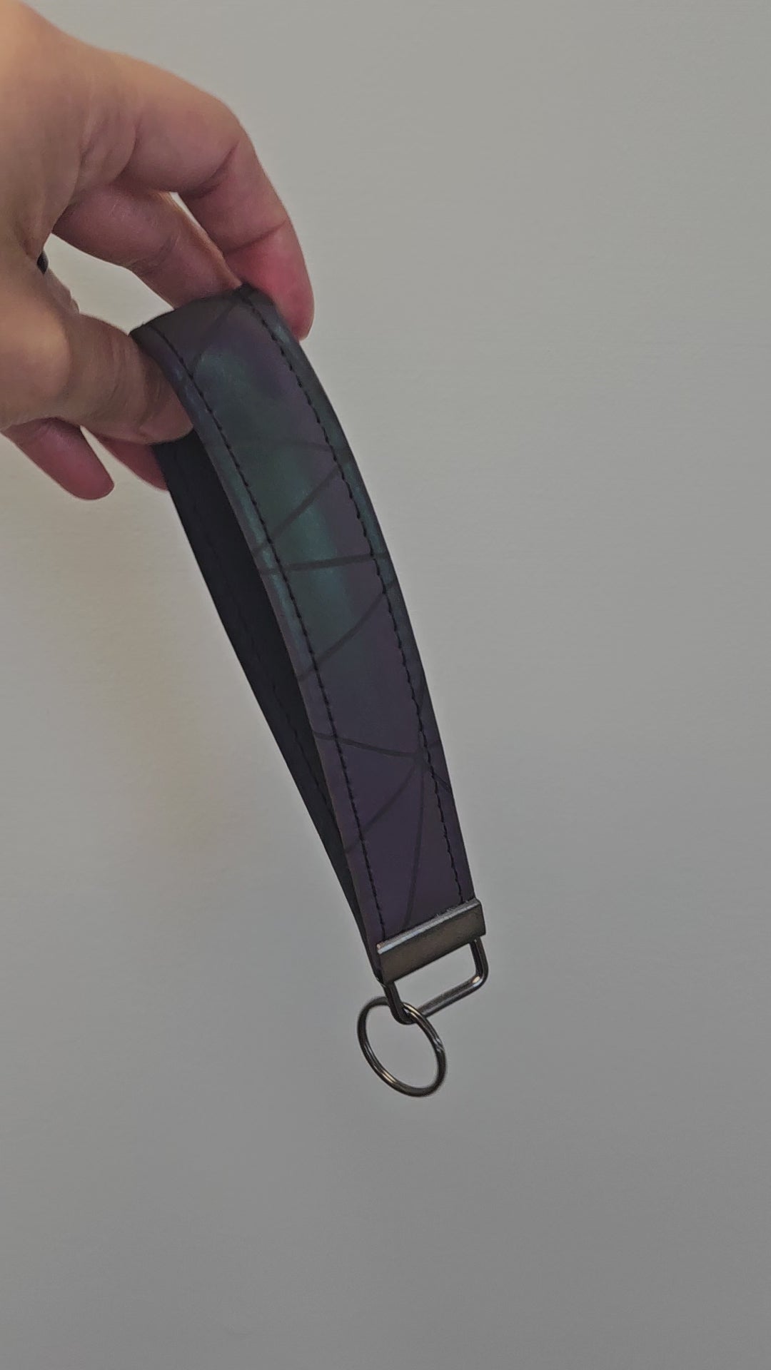 Short video of rainbow reflective key fob.